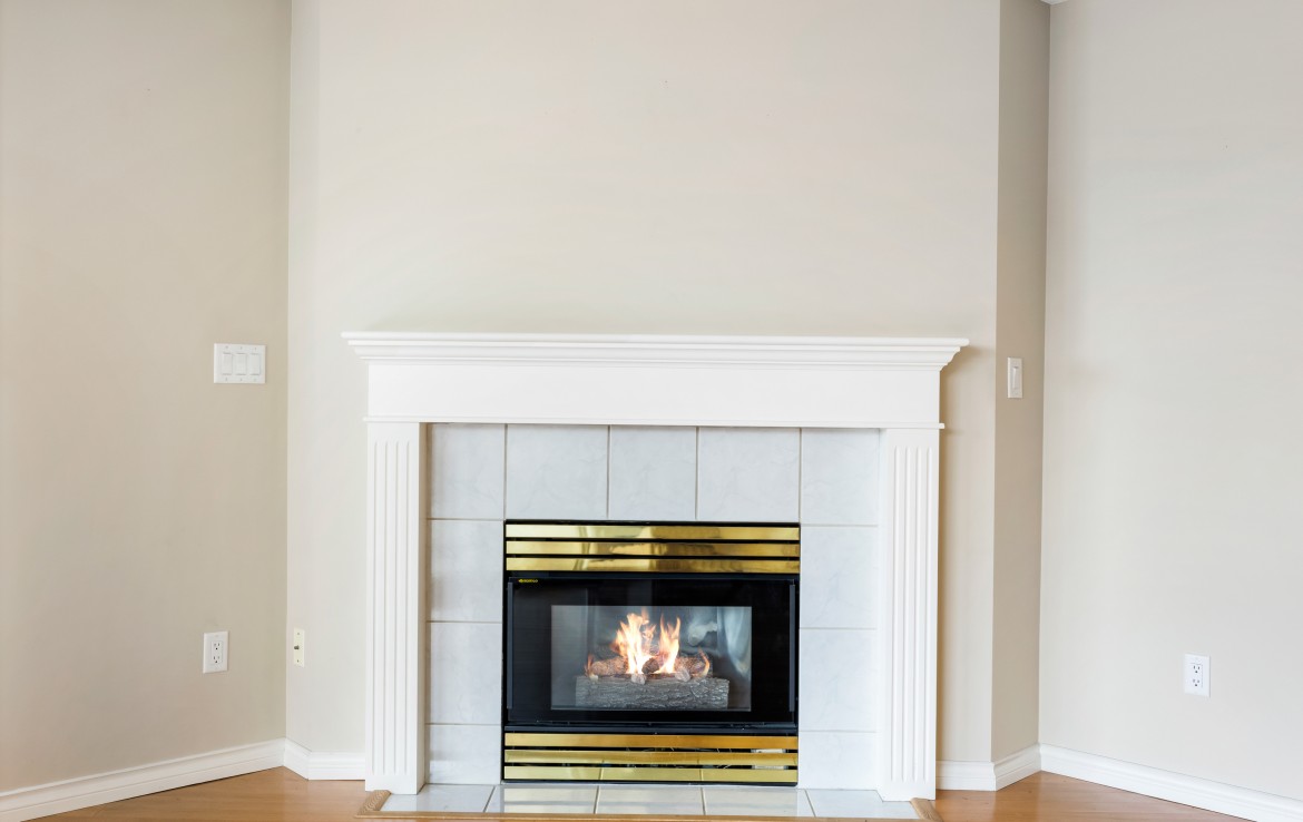 Full view of the fireplace with mantel.