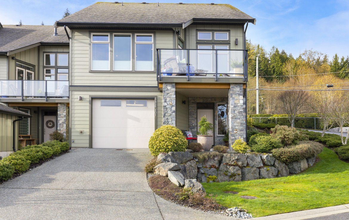 Street straight on view of North Nanaimo Townhouse