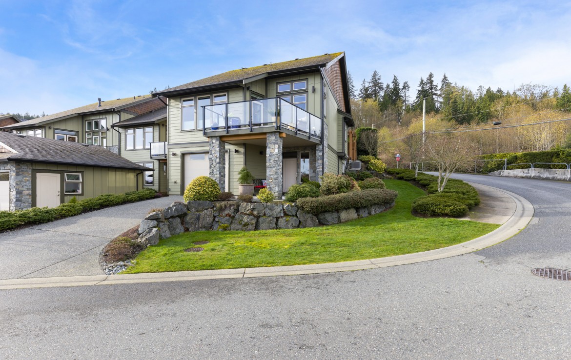 Side view from the street of North Nanaimo Townhouse