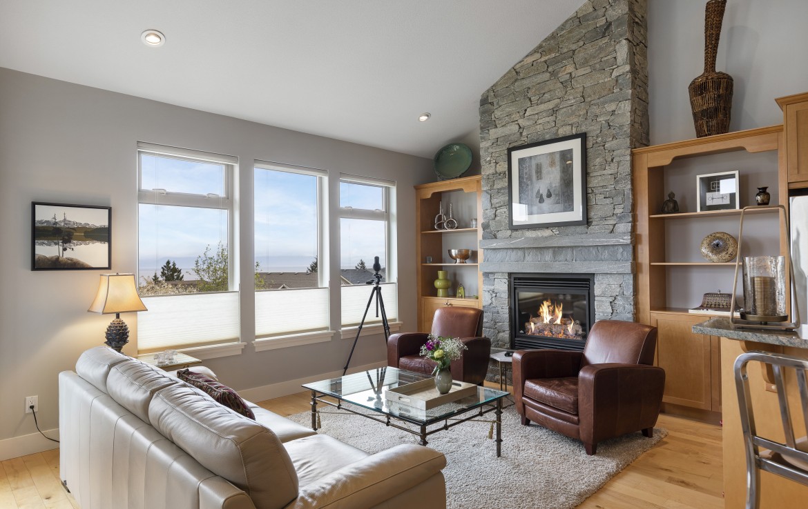 Full Living room view with fireplace of North Nanaimo Townhouse