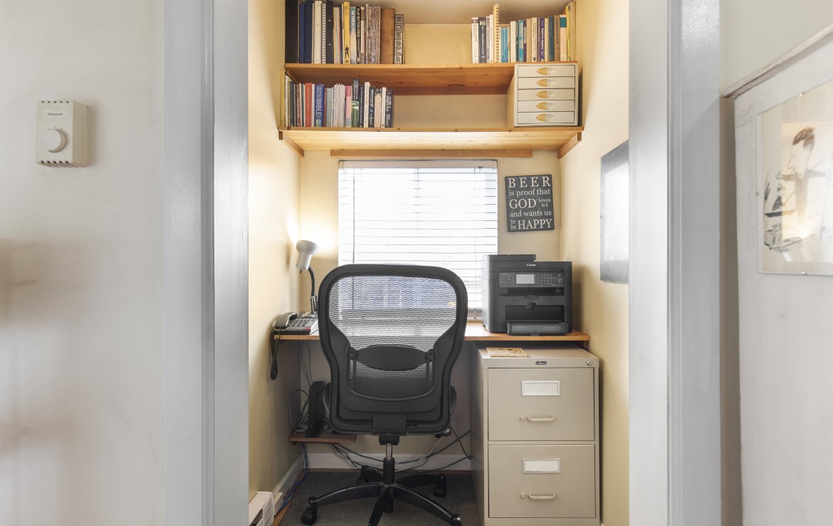 Office Nook, Character House