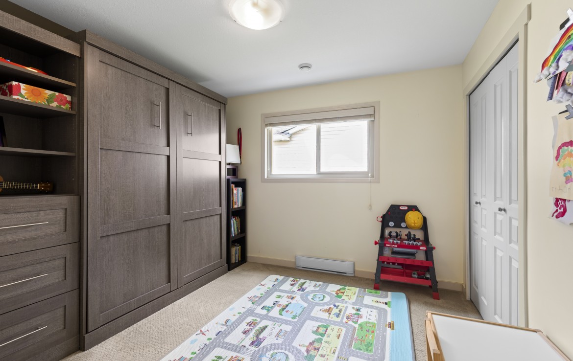 Secondary bedroom with murphy bed of Nadely, Nanaimo, BC